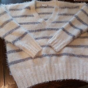 NWOT PINK ROSE V-NECK SWEATER B6